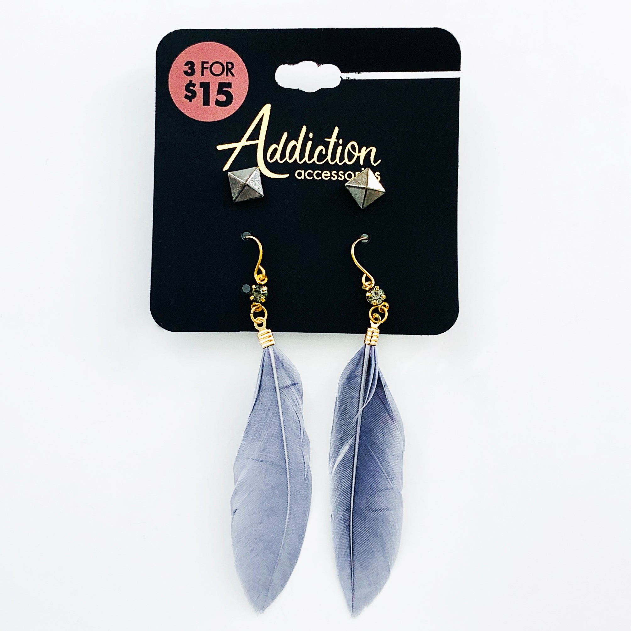 Dangling earrings with grey feathers