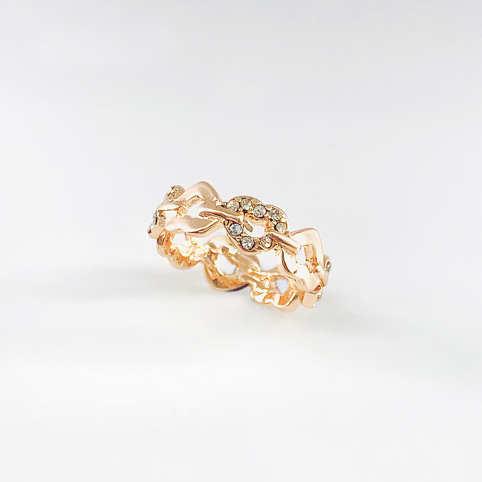 Rose gold coloured ring with alternating diamante hearts
