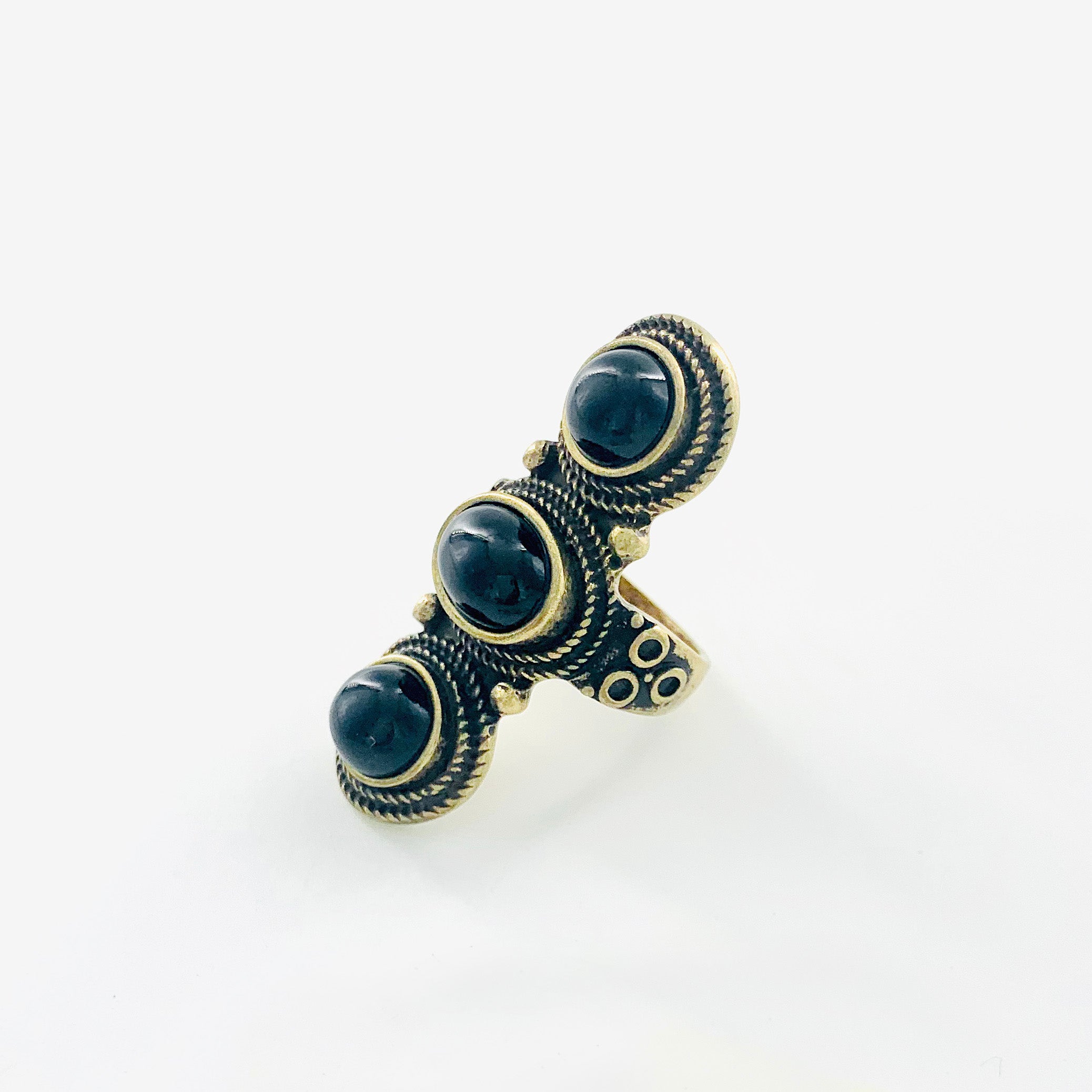 Vintage-styled ring with black beads