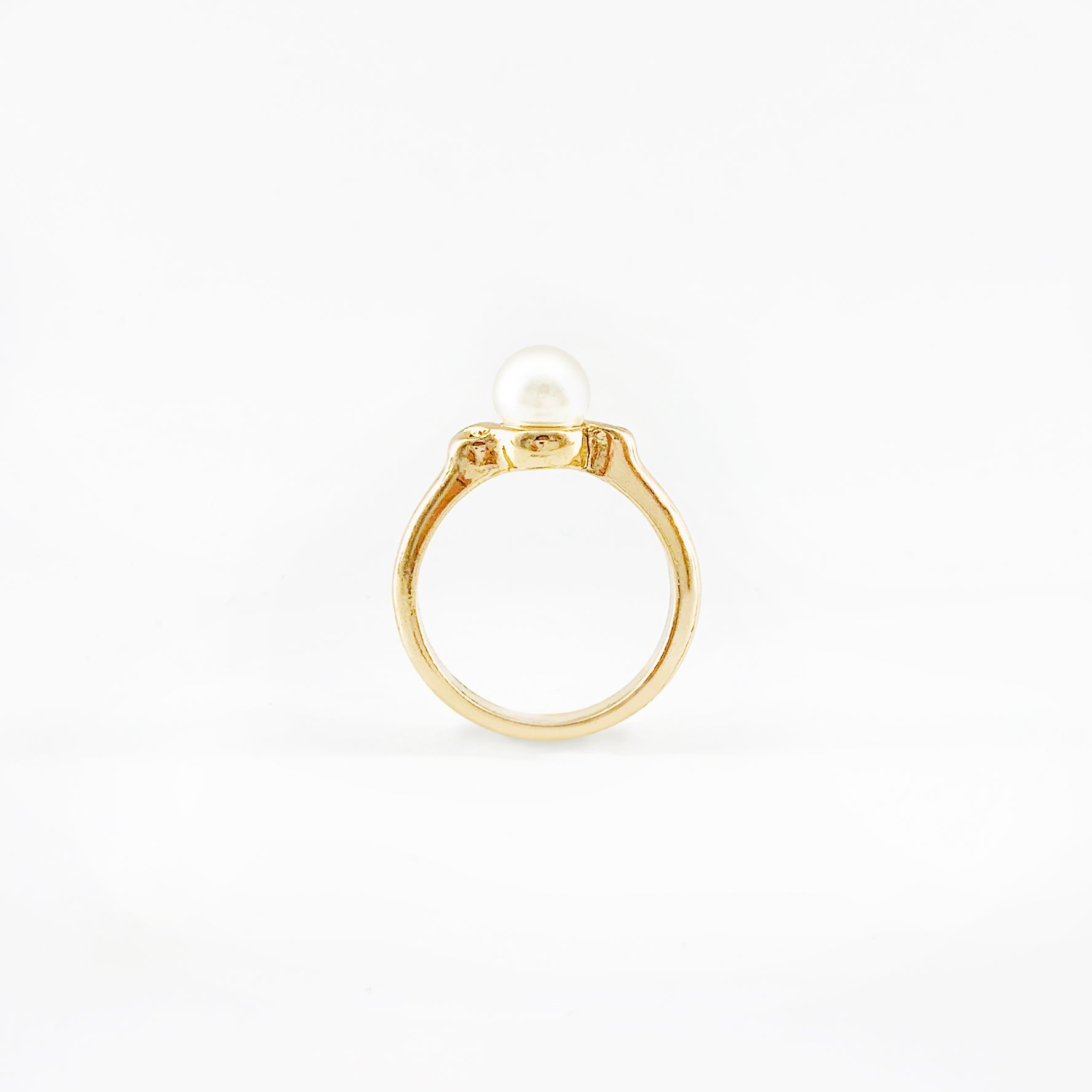 Pearl ring with gold band