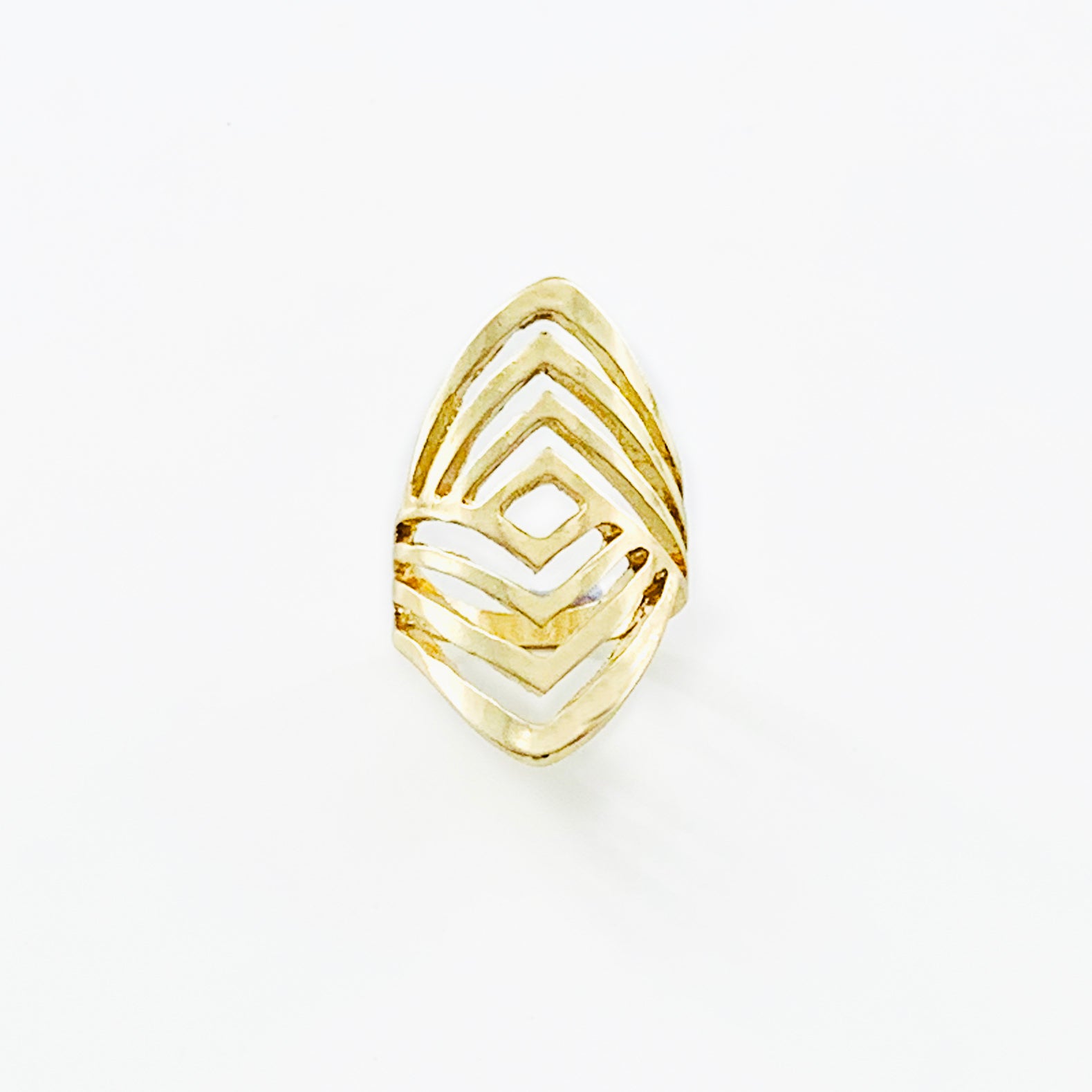 Large gold ring with linear lines